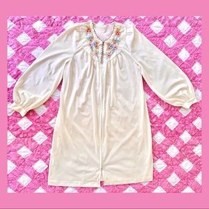 Vintage 1970s sweet floral cream colored balloon sleeve mini nightgown size M/L